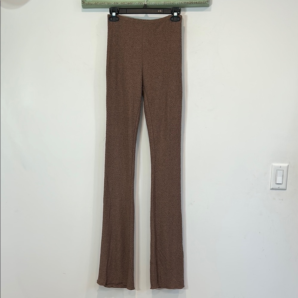 Naked Wardrobe textured taupe Flared stretch Pants women’s size medium lounge - Picture 1 of 7